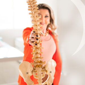 Carla Lorenzini | Fisioterapeuta | Osteopata | Especialista em Escoliose e Coluna Vertebral | Natal/RN